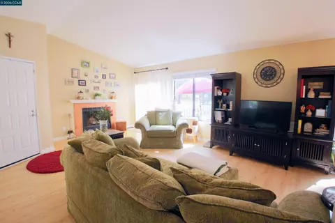 Living - 444 Mill Rd, Martinez, CA 94553 photo 3 of 3