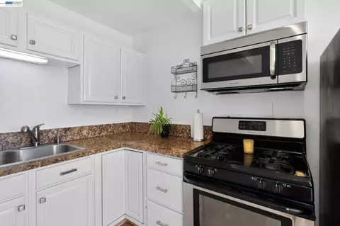 Kitchen - 4262 Arthur Rd, Martinez, CA 94553 photo 3 of 3