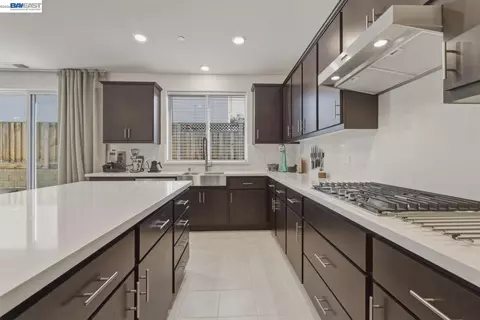 Kitchen - 385 Ramos Ranch Rd, Oakley, CA 94561 photo 3 of 4