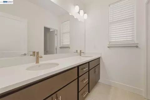 Bath - 385 Ramos Ranch Rd, Oakley, CA 94561 photo 3 of 4
