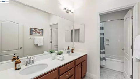 Bath - 3207 Vittoria Loop, Dublin, CA 94568 photo 1 of 4
