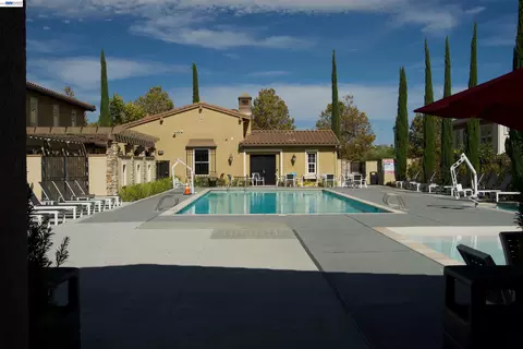 Exterior - 3207 Vittoria Loop, Dublin, CA 94568 photo 8 of 10