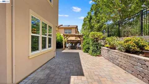 Exterior - 3207 Vittoria Loop, Dublin, CA 94568 photo 3 of 10