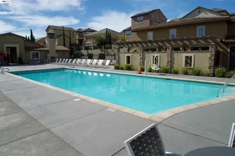 Exterior - 3207 Vittoria Loop, Dublin, CA 94568 photo 9 of 10