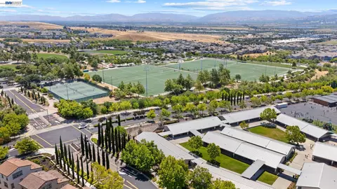 View/Area - 3207 Vittoria Loop, Dublin, CA 94568 photo 3 of 9