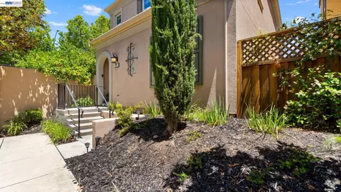 Exterior - 3207 Vittoria Loop, Dublin, CA 94568 photo 6 of 10