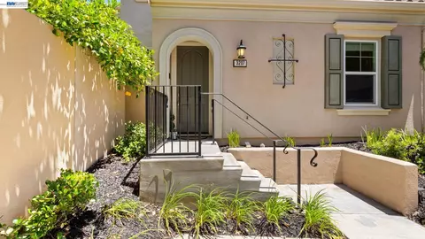 Exterior - 3207 Vittoria Loop, Dublin, CA 94568 photo 5 of 10