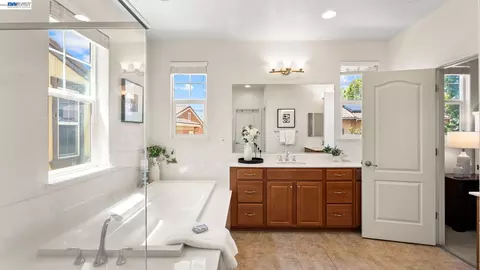 Bath - 3207 Vittoria Loop, Dublin, CA 94568 photo 4 of 4