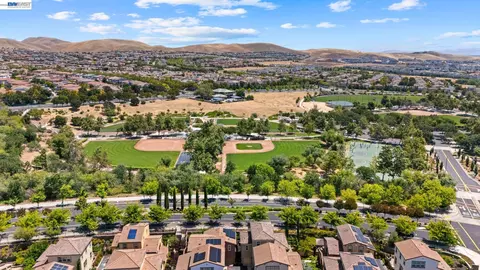 View/Area - 3207 Vittoria Loop, Dublin, CA 94568 photo 4 of 9