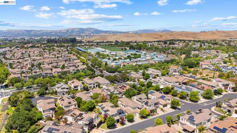 View/Area - 3207 Vittoria Loop, Dublin, CA 94568 photo 5 of 9
