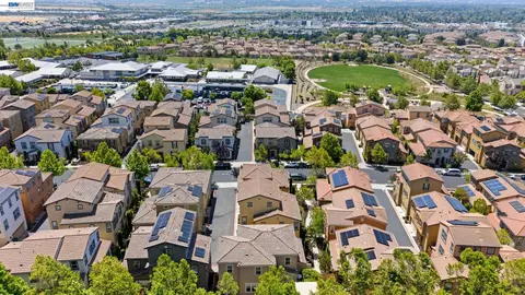 View/Area - 3207 Vittoria Loop, Dublin, CA 94568 photo 2 of 9