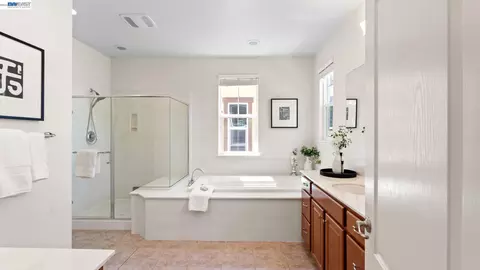 Bath - 3207 Vittoria Loop, Dublin, CA 94568 photo 2 of 4
