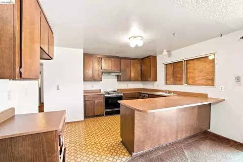 Kitchen - 280 Pamela Ct, Vallejo, CA 94589 photo 2 of 3