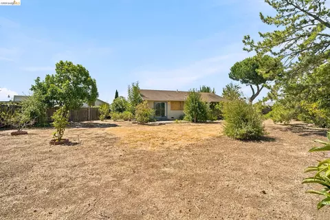 Exterior - 280 Pamela Ct, Vallejo, CA 94589 photo 8 of 10