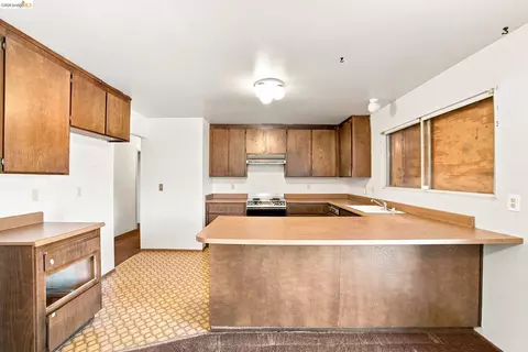 Kitchen - 280 Pamela Ct, Vallejo, CA 94589 photo 3 of 3