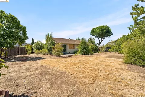 Exterior - 280 Pamela Ct, Vallejo, CA 94589 photo 7 of 10
