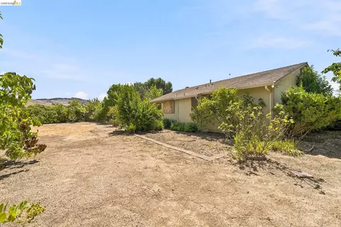 Exterior - 280 Pamela Ct, Vallejo, CA 94589 photo 6 of 10