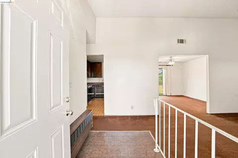 Entry Way - 280 Pamela Ct, Vallejo, CA 94589 photo 1 of 2