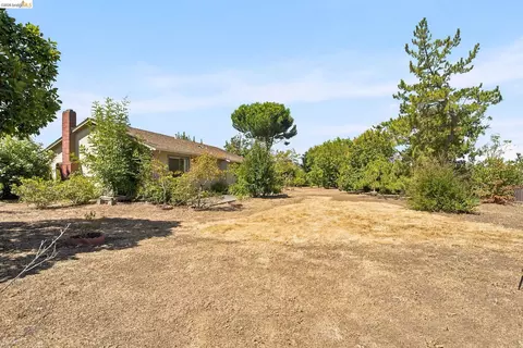 Exterior - 280 Pamela Ct, Vallejo, CA 94589 photo 5 of 10