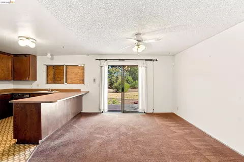 Living - 280 Pamela Ct, Vallejo, CA 94589 photo 6 of 6