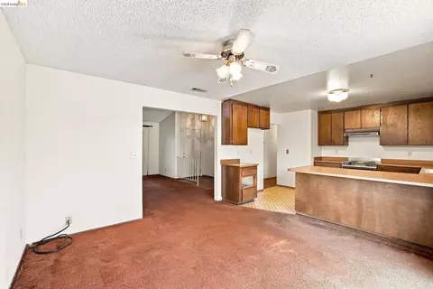 Living - 280 Pamela Ct, Vallejo, CA 94589 photo 5 of 6