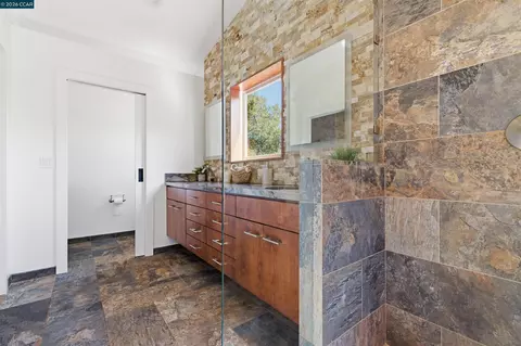 Bath - 9530 Morgan Territory Rd, Livermore, CA 94551 photo 3 of 5