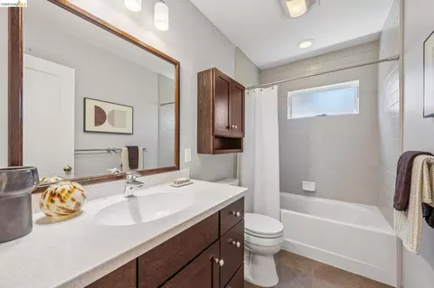 Bath - 66 Arlington Ct, Kensington, CA 94707 photo 4 of 6