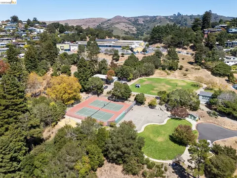 View/Area - 66 Arlington Ct, Kensington, CA 94707 photo 6 of 6