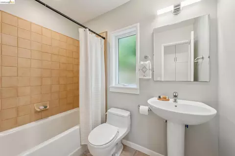 Bath - 66 Arlington Ct, Kensington, CA 94707 photo 6 of 6