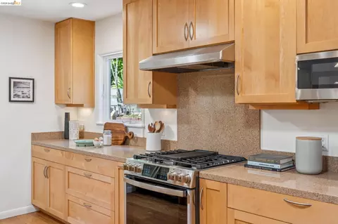 Kitchen - 66 Arlington Ct, Kensington, CA 94707 photo 6 of 9