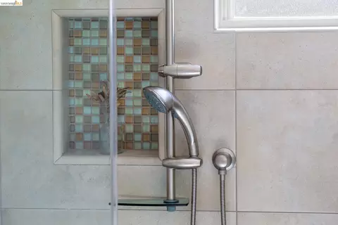 Bath - 66 Arlington Ct, Kensington, CA 94707 photo 2 of 6