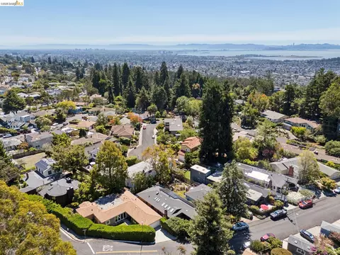 View/Area - 66 Arlington Ct, Kensington, CA 94707 photo 5 of 6