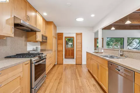 Kitchen - 66 Arlington Ct, Kensington, CA 94707 photo 3 of 9