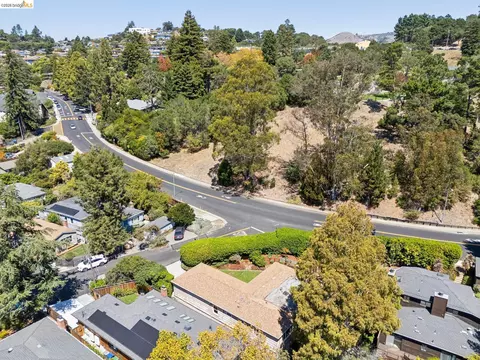 View/Area - 66 Arlington Ct, Kensington, CA 94707 photo 4 of 6