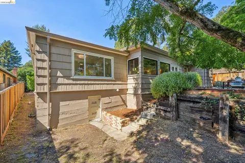 Exterior - 66 Arlington Ct, Kensington, CA 94707 photo 19 of 22
