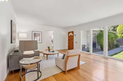 Living - 66 Arlington Ct, Kensington, CA 94707 photo 5 of 8