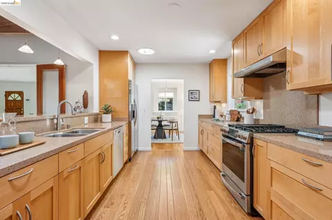 Kitchen - 66 Arlington Ct, Kensington, CA 94707 photo 4 of 9