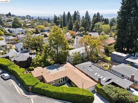 View/Area - 66 Arlington Ct, Kensington, CA 94707 photo 1 of 6