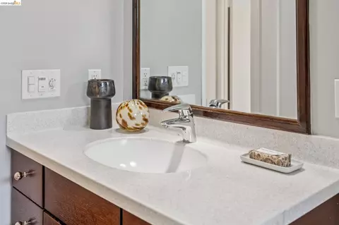 Bath - 66 Arlington Ct, Kensington, CA 94707 photo 5 of 6
