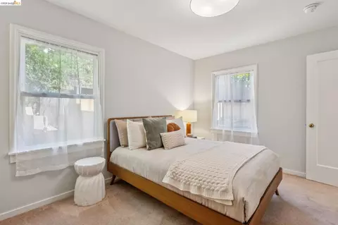 Bedroom - 66 Arlington Ct, Kensington, CA 94707 photo 9 of 10