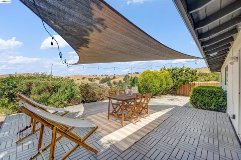 Exterior - 2547 Silvercrest Ct, Pinole, CA 94564 photo 3 of 13