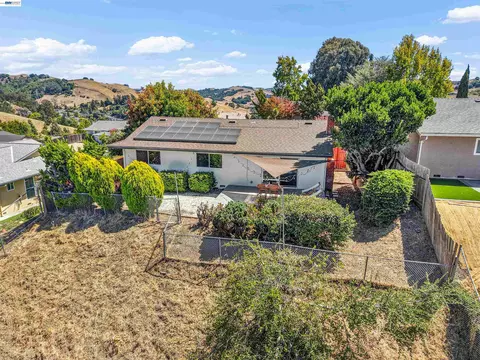 View/Area - 2547 Silvercrest Ct, Pinole, CA 94564 photo 1 of 6