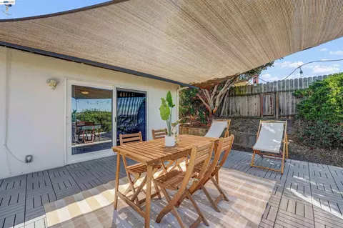 Exterior - 2547 Silvercrest Ct, Pinole, CA 94564 photo 6 of 13