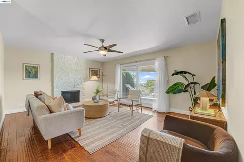 Living - 2547 Silvercrest Ct, Pinole, CA 94564 photo 5 of 7