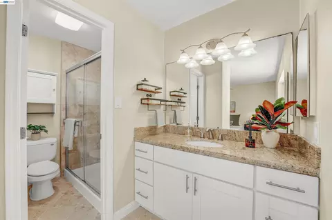Bath - 2547 Silvercrest Ct, Pinole, CA 94564 photo 1 of 5