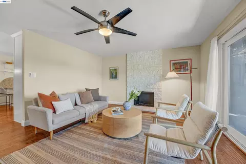 Living - 2547 Silvercrest Ct, Pinole, CA 94564 photo 2 of 7
