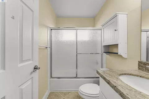 Bath - 2547 Silvercrest Ct, Pinole, CA 94564 photo 4 of 5