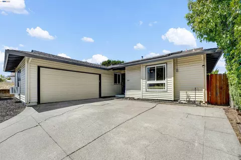 Exterior - 2547 Silvercrest Ct, Pinole, CA 94564 photo 2 of 13