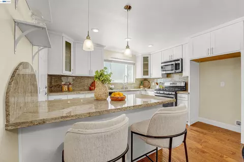 Kitchen - 2547 Silvercrest Ct, Pinole, CA 94564 photo 10 of 10