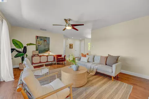 Living - 2547 Silvercrest Ct, Pinole, CA 94564 photo 3 of 7